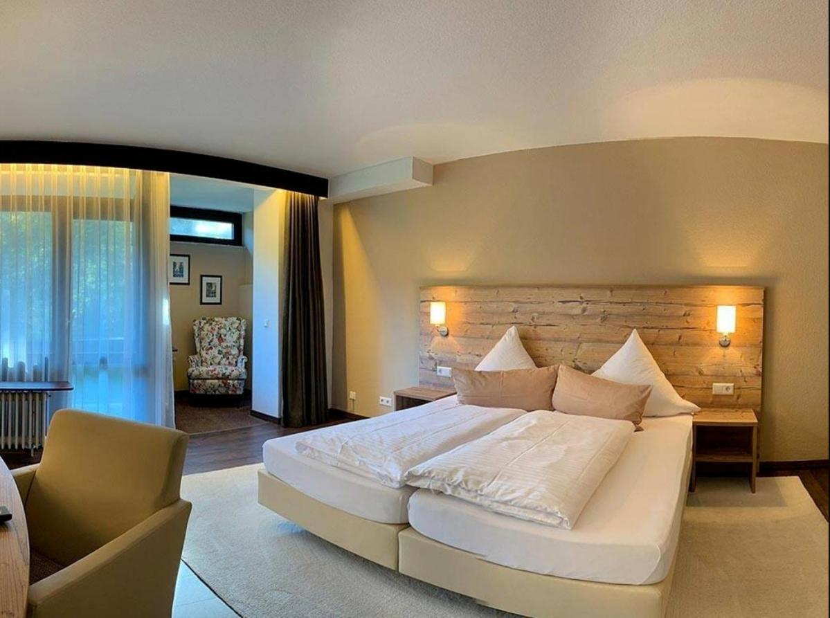 Hotel Luisenpark Bad Bergzabern Bagian luar foto