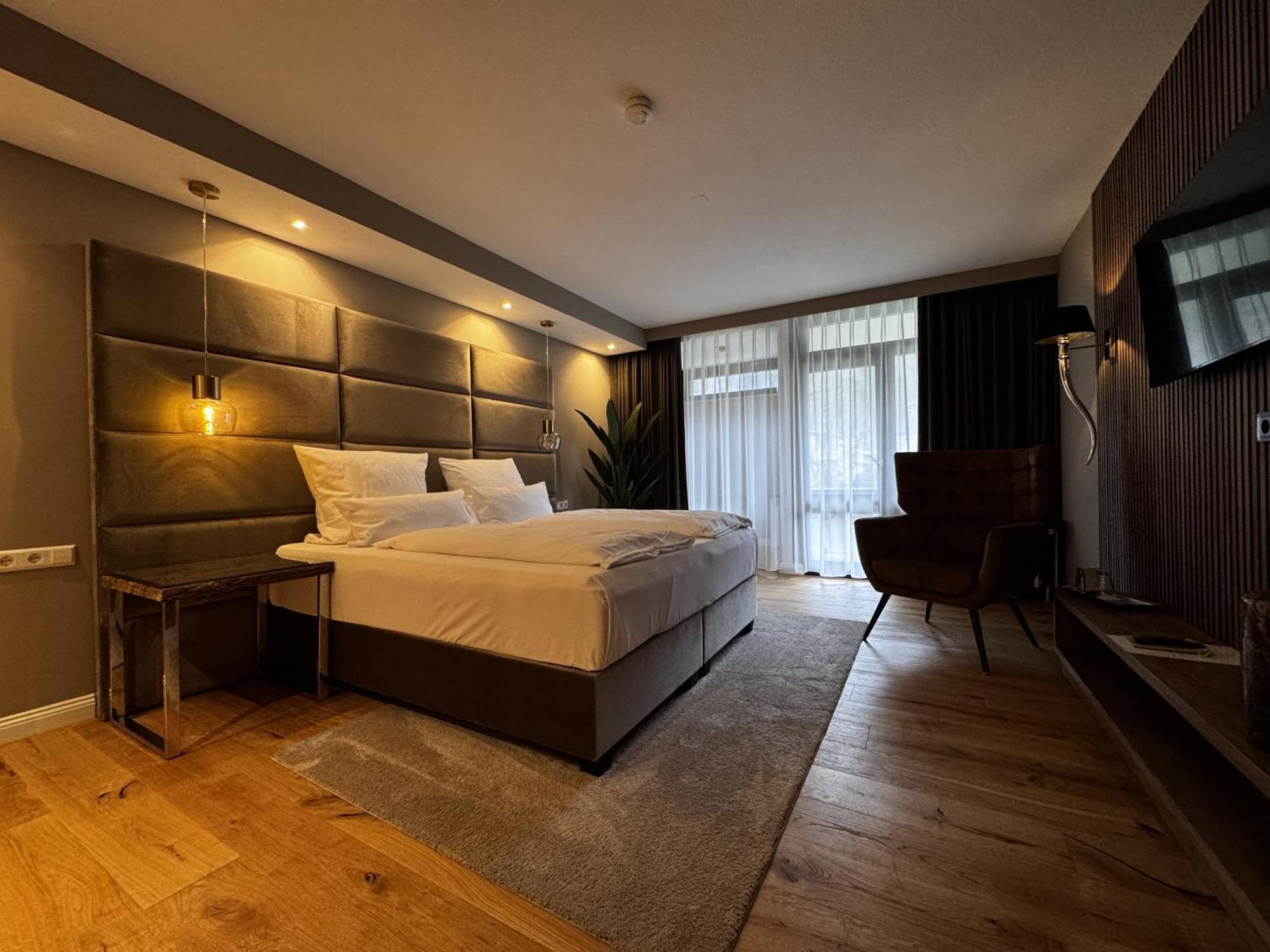Hotel Luisenpark Bad Bergzabern Bagian luar foto