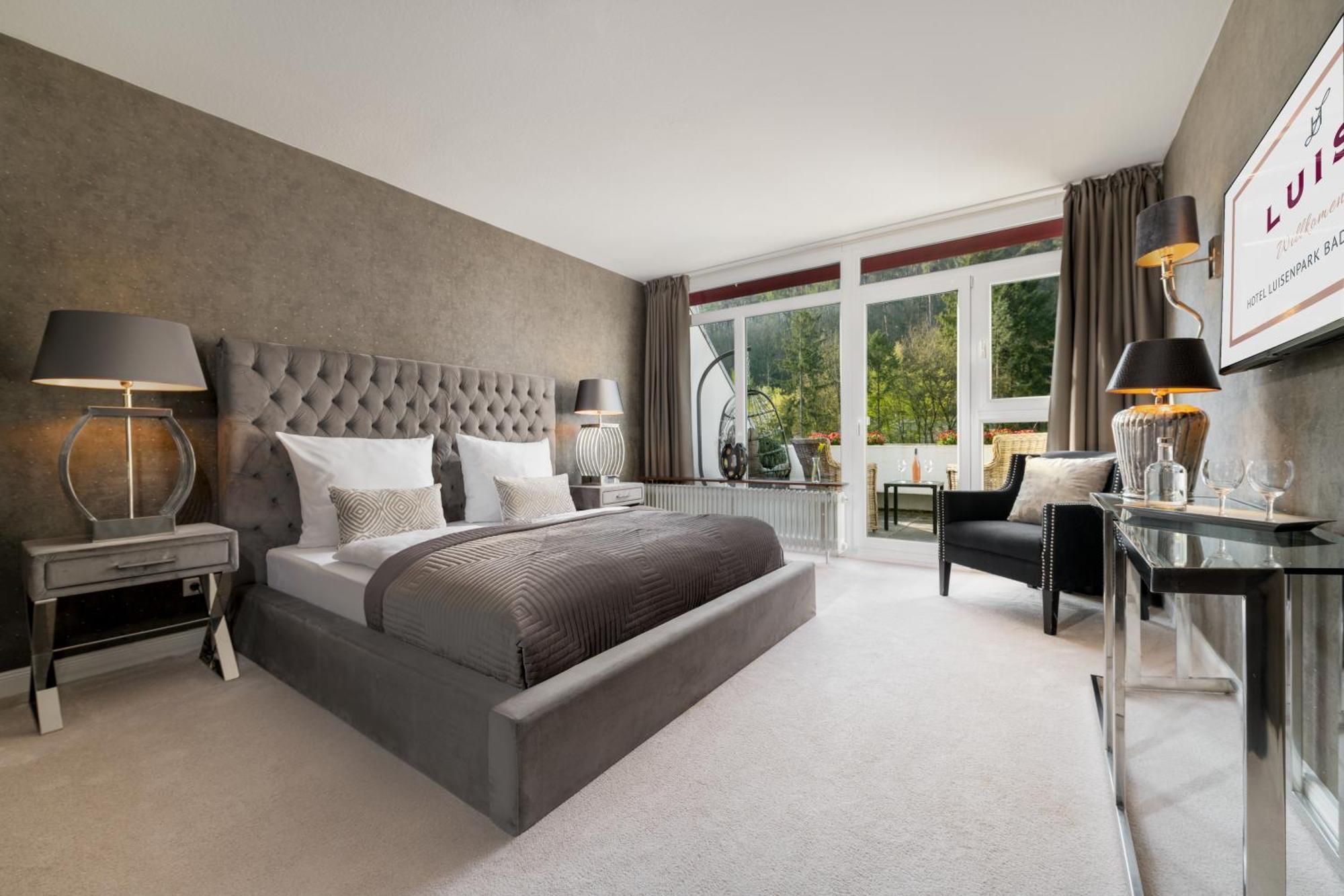 Hotel Luisenpark Bad Bergzabern Bagian luar foto