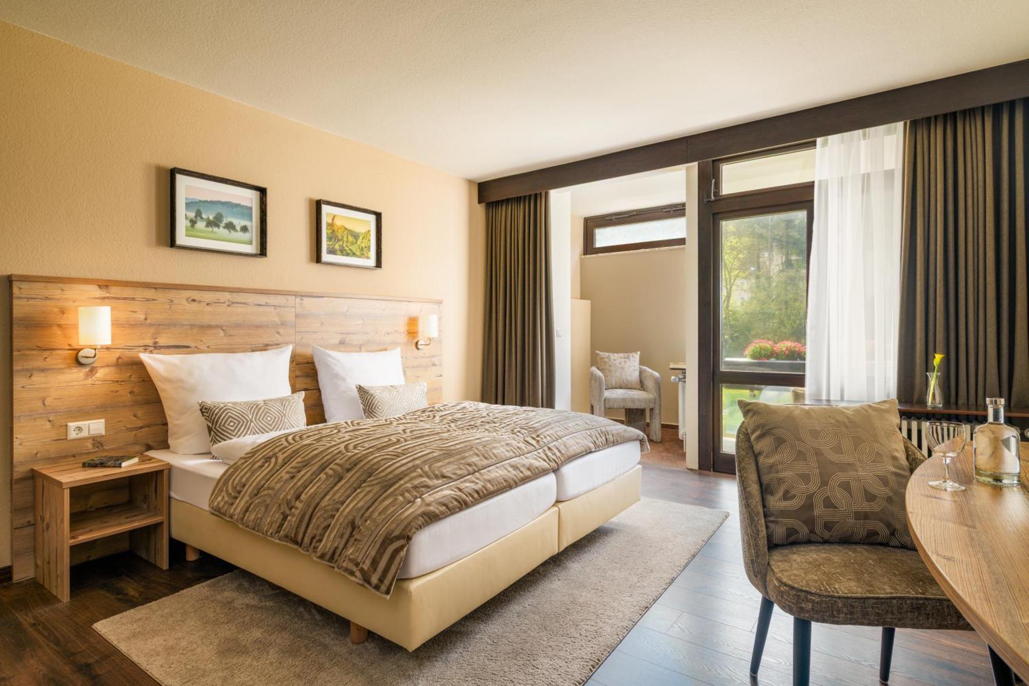 Hotel Luisenpark Bad Bergzabern Bagian luar foto