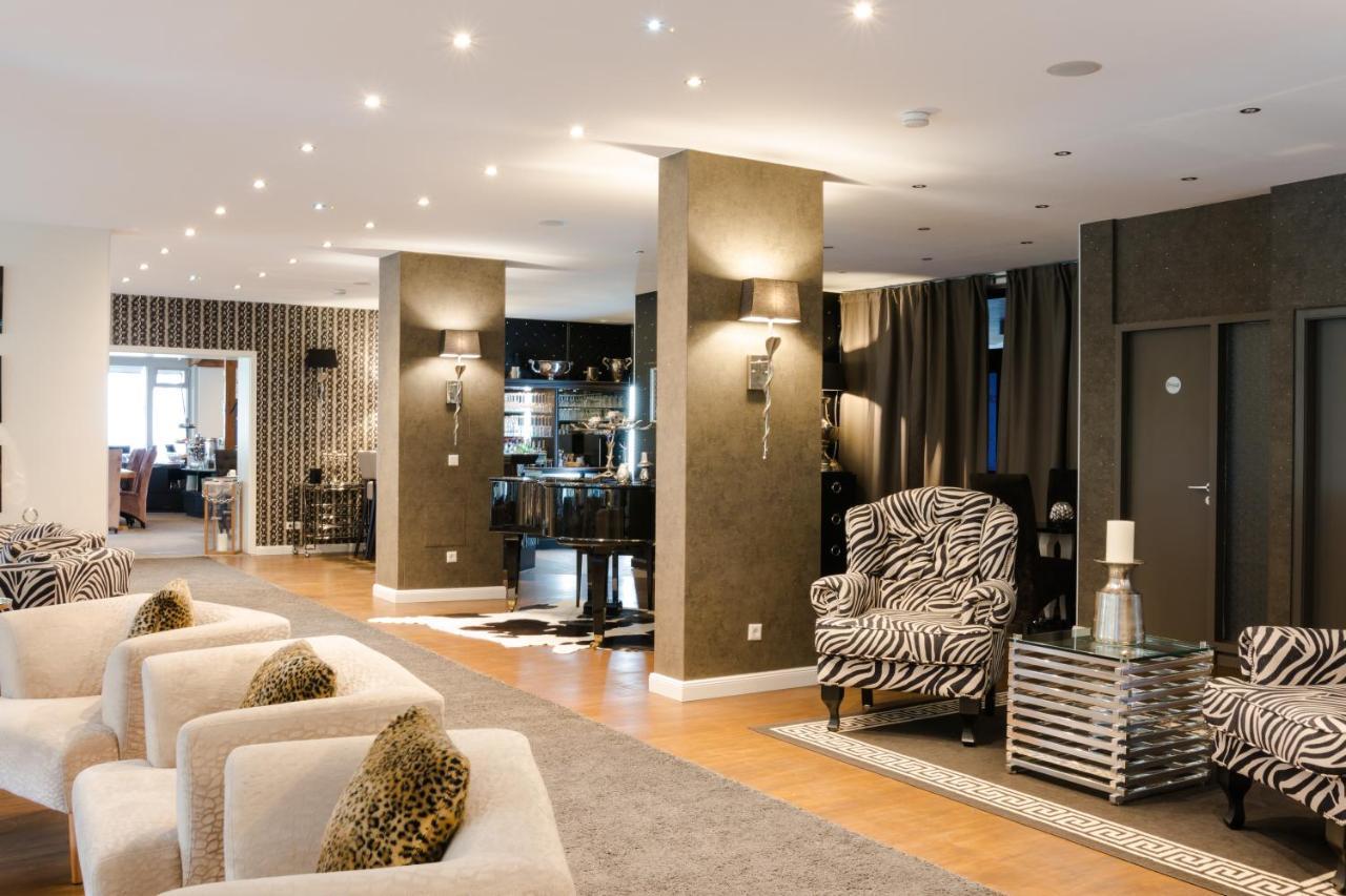 Hotel Luisenpark Bad Bergzabern Bagian luar foto